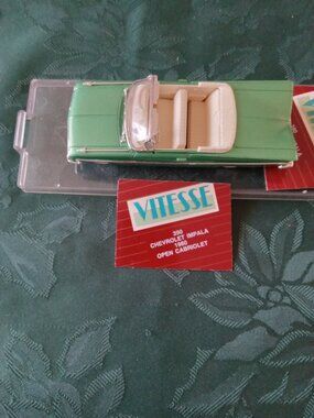 Vitesse Chevrolet Impala 1960 Open Cabriolet in display case